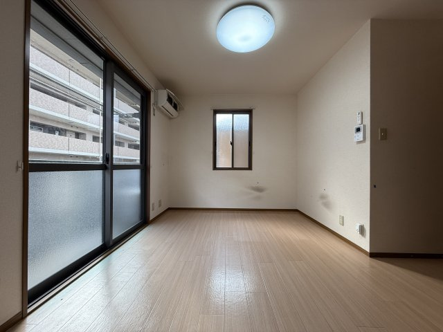 長興寺コーポの居間・リビング