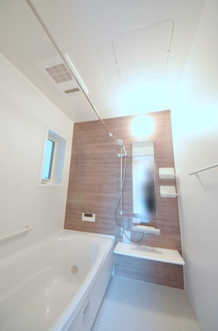 宇品御幸五丁目の浴室|人気の換気乾燥暖房機付き。１坪タイプの大きなバスルームなので足を伸ばしてゆっくり湯船につかることができます