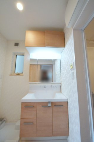 宇品御幸五丁目の洗面所|広々とした洗面所。
収納スペースもしっかりあります。