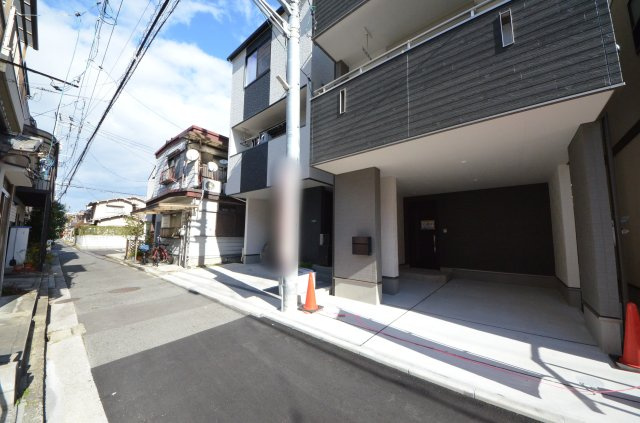 宇品御幸五丁目の前面道路含む現地写真|前面道路は交通量が少なく駐車楽々です