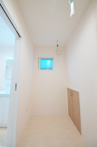 高取南一丁目のその他|洗面所の隣にランドリールーム有