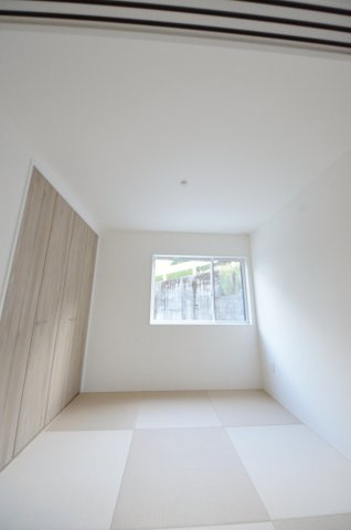 高取南一丁目の洋室|全居室収納スペース有、お部屋が広く綺麗に使えます