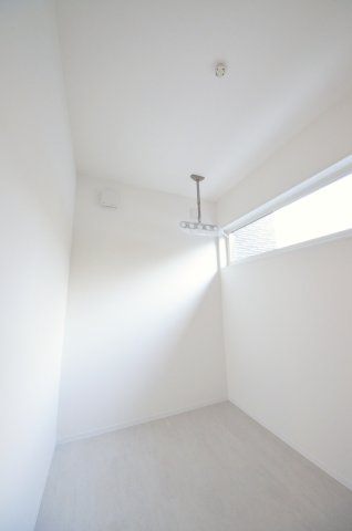 高取南一丁目のバルコニー|虫や花粉から洗濯物を守るサンルーム