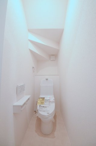 高取南一丁目のトイレ|1階トイレ。勿論ウォシュレット付です。