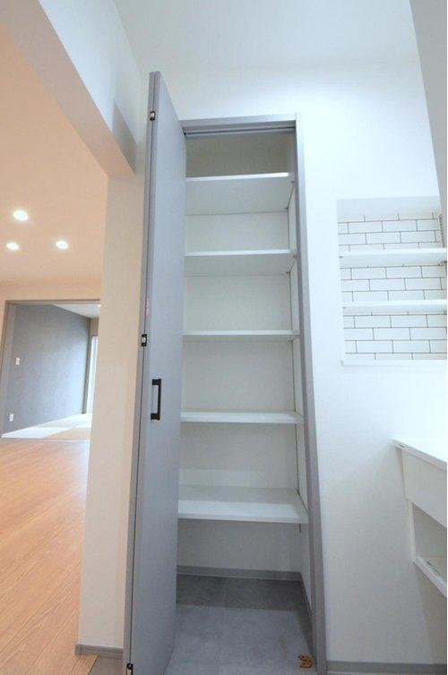 美鈴園の収納|洗面台横にも収納スペースがあります