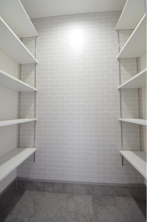 美鈴園の収納|玄関にはシューズボックスと大容量のシューズクロークがあります。