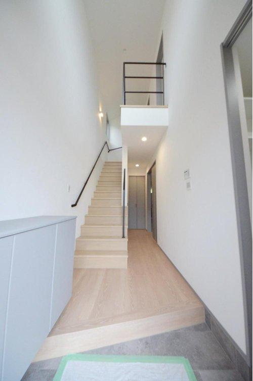 美鈴園の玄関|玄関にはシューズボックスと大容量のシューズクロークがあります。