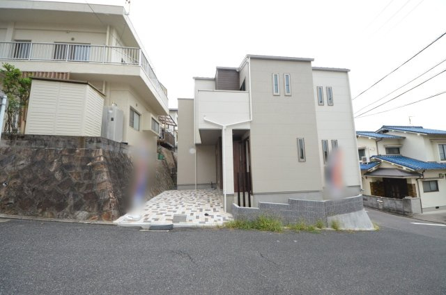 長束西四丁目の外観|JR安芸長束駅徒歩17分
駐車1台可能です