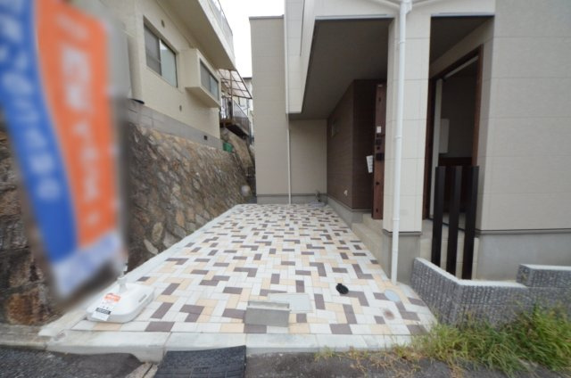 長束西四丁目の外観|JR安芸長束駅徒歩17分
駐車1台可能です