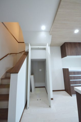 長束西四丁目の収納|リビングにも収納スペースがあります