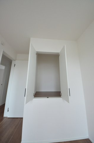 阿品三丁目の収納|廊下に広い収納スペースがあります