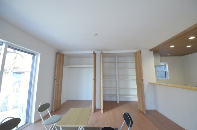 船越南四丁目の収納|リビングに大容量の収納スペース有
