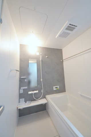 船越南四丁目の浴室|人気の換気乾燥暖房機付き。１坪タイプの大きなバスルームなので足を伸ばしてゆっくり湯船につかることができます