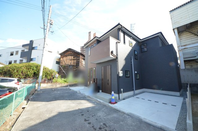 船越南四丁目の前面道路含む現地写真|前面道路は交通量が少なく駐車楽々