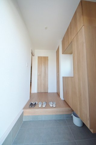 船越南四丁目の玄関|玄関には大容量のシューズボックスがあります。