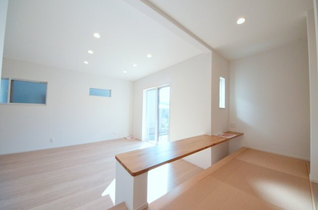 中野四丁目の洋室|リビングに隣接したホビールーム