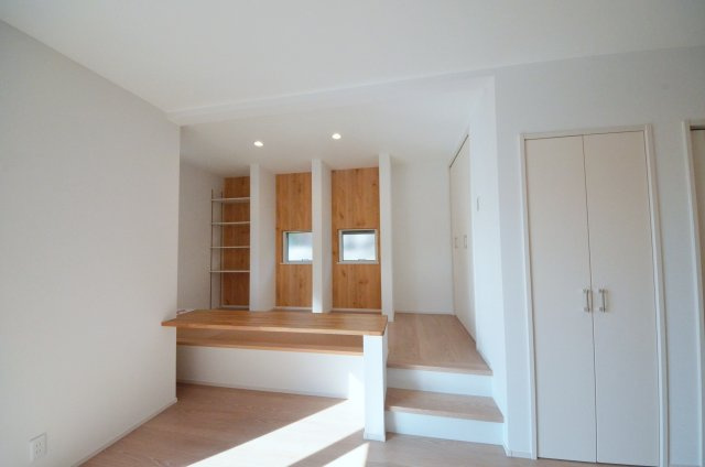 中野四丁目の洋室|リビングに隣接したホビールーム