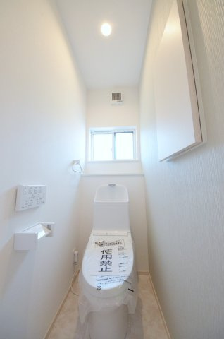 中野四丁目のトイレ|2階トイレ
勿論ウォシュレット付きです