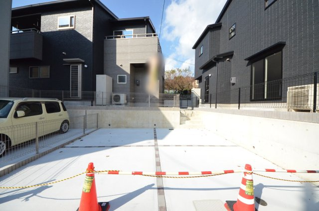 中野四丁目の駐車場|敷地広々48坪
駐車は3台可能です