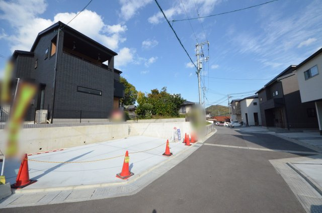 中野四丁目の前面道路含む現地写真|前面道路は広く、交通量も少ない為駐車楽々です