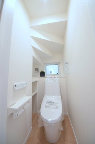 八幡一丁目のトイレ|1階トイレ
勿論ウォシュレット付きです