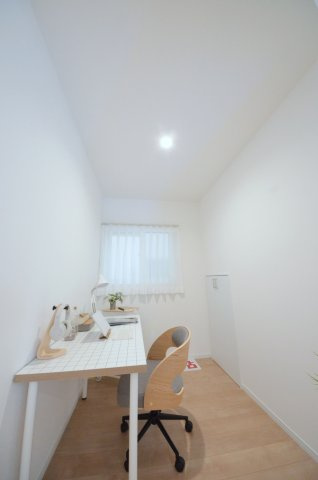 八幡一丁目の和室|リビングに隣接したフリースペース