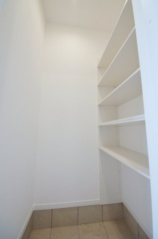 八幡一丁目の収納|玄関に広いシューズクローク有