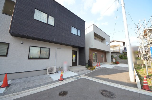 八木八丁目の前面道路含む現地写真|前面道路は交通量が少なく駐車楽々
駐車2台可能です