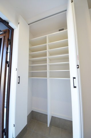 府中町八幡三丁目の収納|大容量のシューズクローク