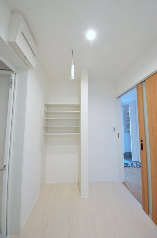 府中町八幡三丁目の収納|洗面所に収納と物干しスペースがあります