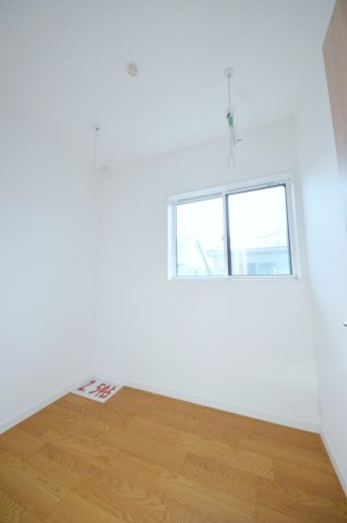 桜尾三丁目のバルコニー|虫や花粉から洗濯物を守るサンルーム