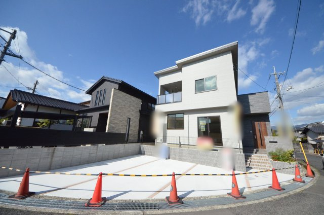 阿品台二丁目の外観|敷地広々48坪
駐車は3台可能です