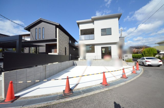 阿品台二丁目の駐車場|敷地広々48坪
駐車は3台可能です