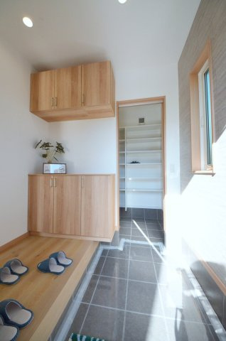 阿品台二丁目の玄関|広い玄関
大容量のシューズクロークがあります