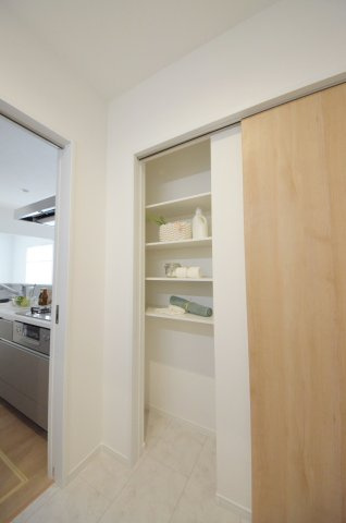 皆賀一丁目の収納|洗面所に収納スペースもあります