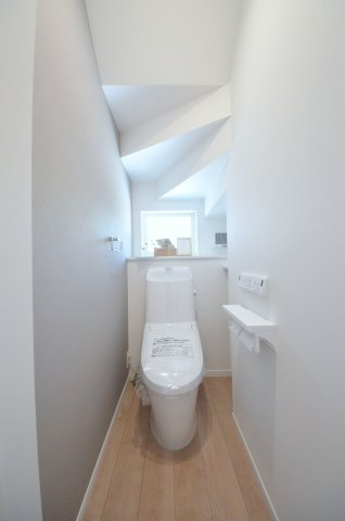 皆賀一丁目のトイレ|1階トイレ。勿論ウォシュレット付です。