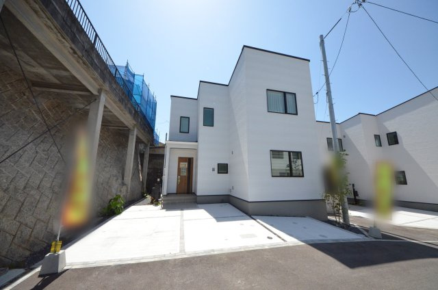 皆賀一丁目の外観|前面道路は交通量も少なく駐車楽々
駐車は2台可能です