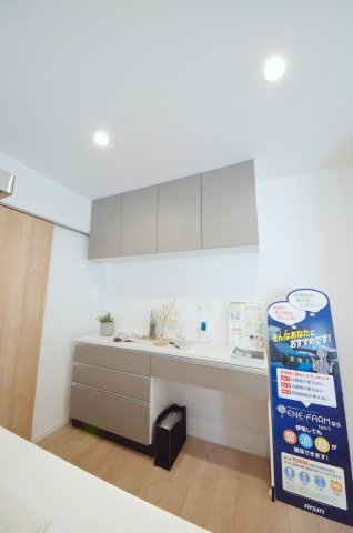 皆賀一丁目の収納|大容量のカップボードが標準装備！キッチン周りの収納スペースもしっかり確保されています。