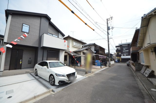 美の里一丁目の前面道路含む現地写真|前面道路は交通量が少なく駐車楽々