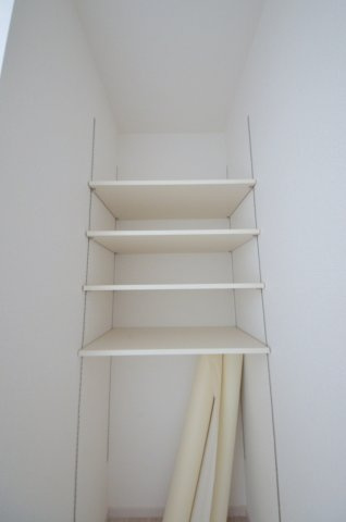 美の里一丁目の収納|キッチンにパントリースペースがあります