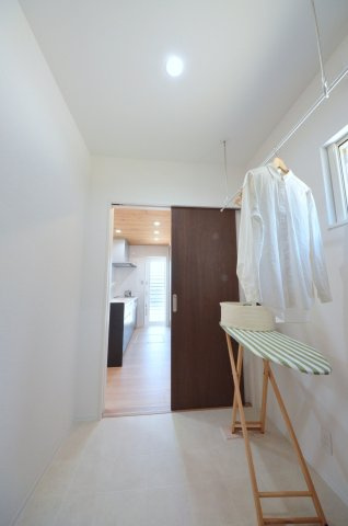 長楽寺一丁目のその他|洗面所の隣にランドリールーム有