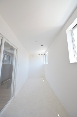 長楽寺一丁目のバルコニー|虫や花粉から洗濯物を守るサンルーム