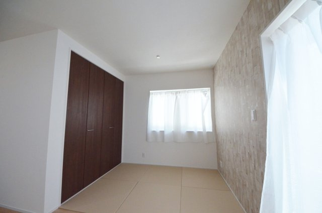 長楽寺一丁目の洋室|全居室収納スペース有、お部屋が広く綺麗に使えます