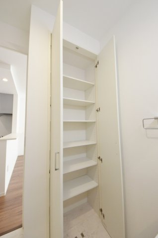 井口四丁目の収納|洗面所にも収納スペースがあります