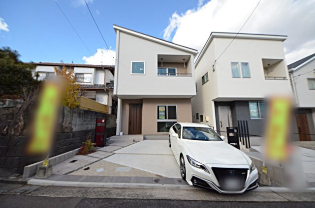 井口四丁目の外観|修大協創中高前電停徒歩15分、JR五日市駅徒歩20分
駐車は並列2台可能です