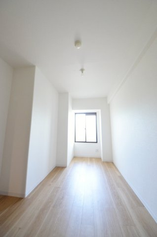 己斐本町コープマンションの洋室|全居室収納スペース有、お部屋が広く綺麗に使えます