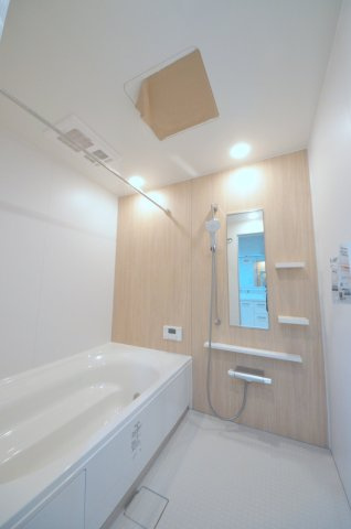 可部八丁目の浴室|１坪タイプの大きなバスルーム。足を伸ばしてゆっくり湯船につかることができます