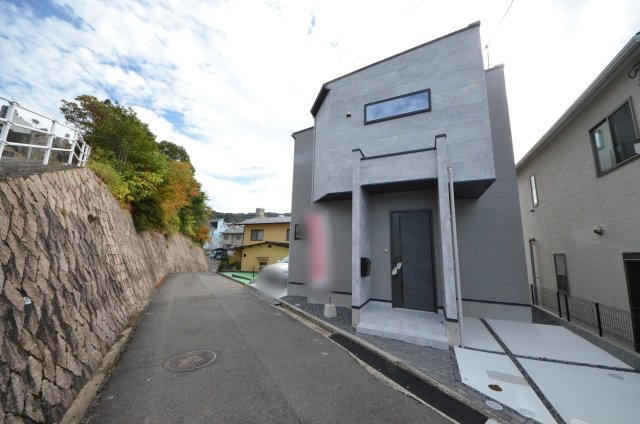 宮の町四丁目の前面道路含む現地写真|前面道路は交通量が少なく駐車楽々です