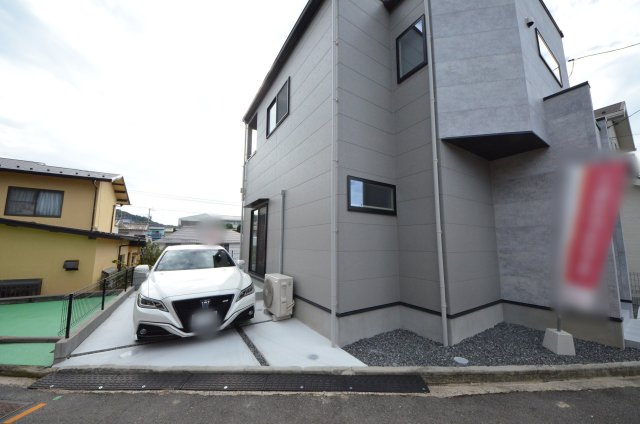 宮の町四丁目の駐車場|修大協創中高前電停歩13分、JR五日市駅歩23分
駐車2台可能です
