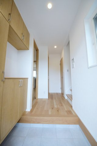 宮の町四丁目の玄関|玄関に大容量のシューズボックス有
玄関周りの収納スペースもしっかり確保してあります